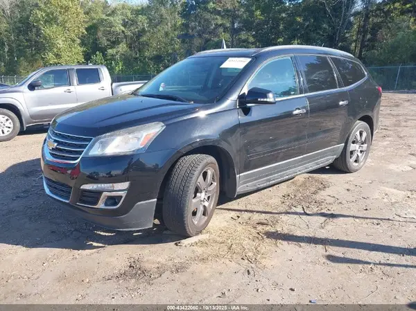 1GNKRHKD4HJ277423 2017 CHEVROLET TRAVERSE - Image 2