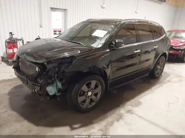 1GNKRHKD4HJ331657 2017 CHEVROLET TRAVERSE - Image 2