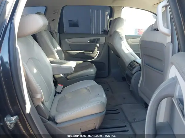 1GNKRHKD5HJ262204 2017 CHEVROLET TRAVERSE - Image 8