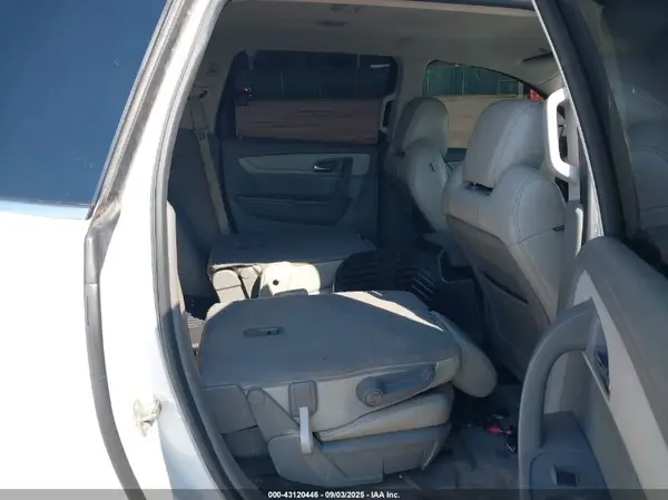 1GNKRHKD5HJ327620 2017 CHEVROLET TRAVERSE - Image 8