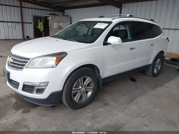 1GNKRHKD5HJ335538 2017 CHEVROLET TRAVERSE - Image 2