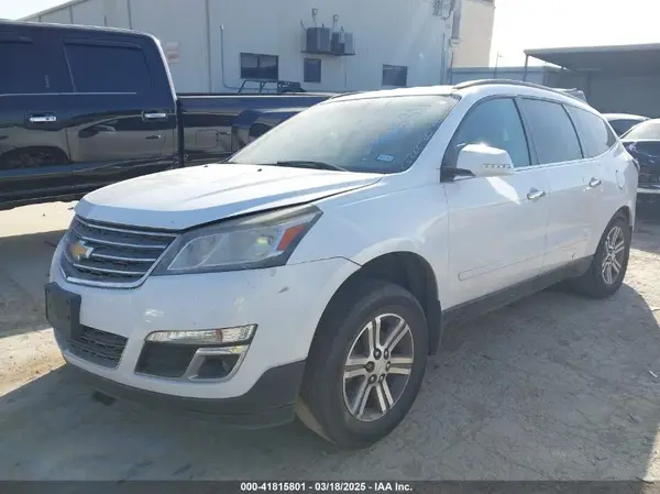 1GNKRHKD5HJ341050 2017 CHEVROLET TRAVERSE - Image 2