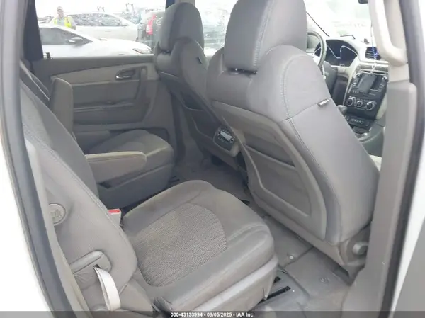 1GNKRHKD6HJ109587 2017 CHEVROLET TRAVERSE - Image 8