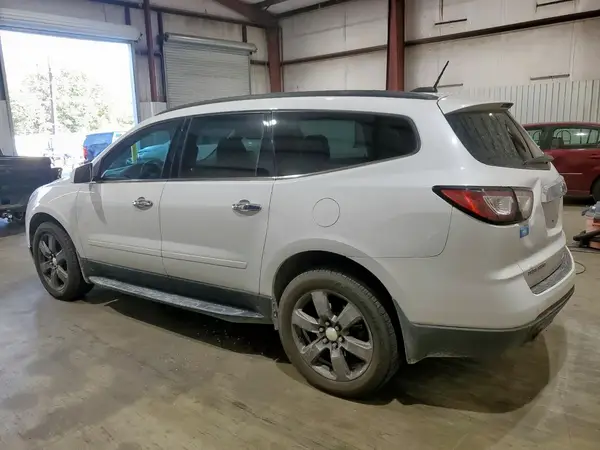 1GNKRHKD6HJ175119 2017 CHEVROLET TRAVERSE - Image 2