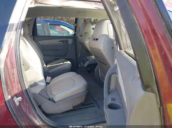 1GNKRHKD6HJ196018 2017 CHEVROLET TRAVERSE - Image 8