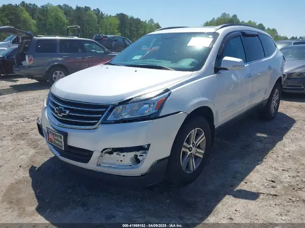 1GNKRHKD6HJ303696 2017 CHEVROLET TRAVERSE - Image 2
