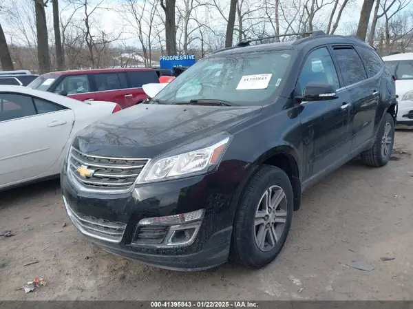 1GNKRHKD6HJ348671 2017 CHEVROLET TRAVERSE - Image 2