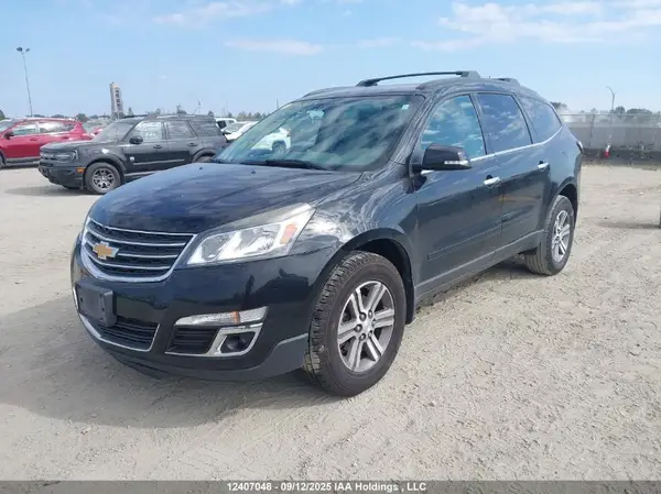 1GNKRHKD7HJ100476 2017 CHEVROLET TRAVERSE - Image 2