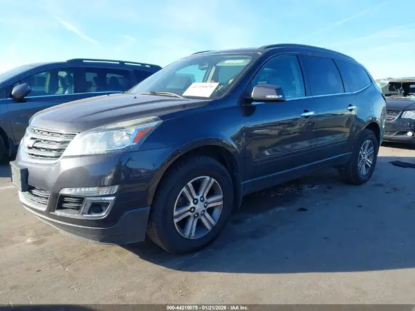 1GNKRHKD7HJ156045 2017 CHEVROLET TRAVERSE - Image 2
