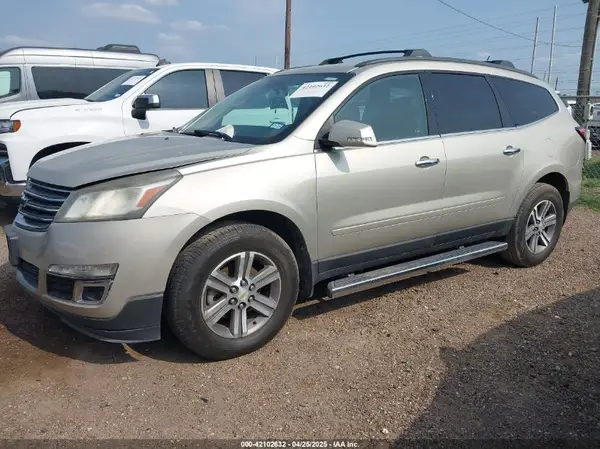 1GNKRHKD7HJ177932 2017 CHEVROLET TRAVERSE - Image 2