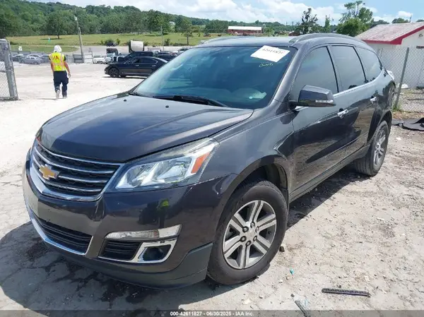 1GNKRHKD7HJ228801 2017 CHEVROLET TRAVERSE - Image 2