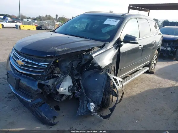 1GNKRHKD7HJ255416 2017 CHEVROLET TRAVERSE - Image 2