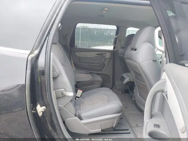 1GNKRHKD7HJ272166 2017 CHEVROLET TRAVERSE - Image 8