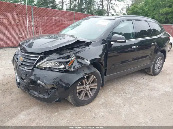 1GNKRHKD7HJ282874 2017 CHEVROLET TRAVERSE - Image 2