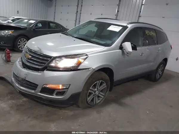 1GNKRHKD7HJ286021 2017 CHEVROLET TRAVERSE - Image 2
