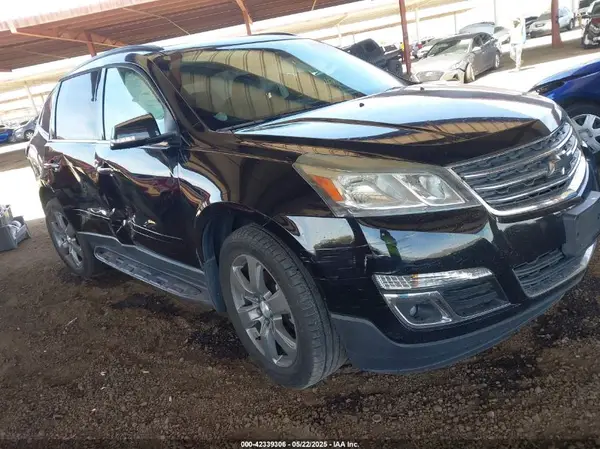 1GNKRHKD7HJ327229 2017 CHEVROLET TRAVERSE - Image 1