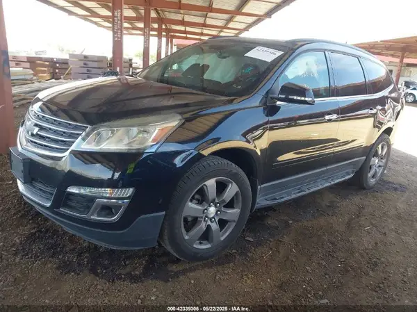 1GNKRHKD7HJ327229 2017 CHEVROLET TRAVERSE - Image 2