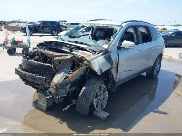1GNKRHKD8HJ344265 2017 CHEVROLET TRAVERSE - Image 2