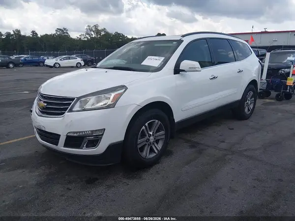 1GNKRHKD9HJ102293 2017 CHEVROLET TRAVERSE - Image 2