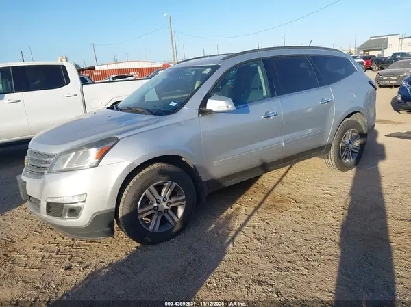 1GNKRHKD9HJ143278 2017 CHEVROLET TRAVERSE - Image 2