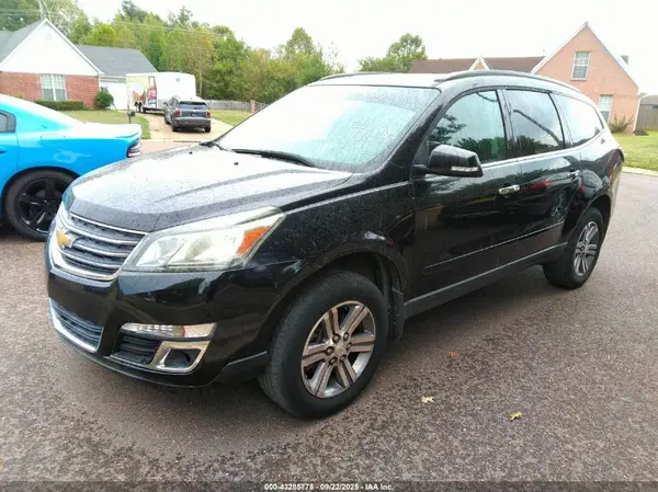 1GNKRHKD9HJ166463 2017 CHEVROLET TRAVERSE - Image 2