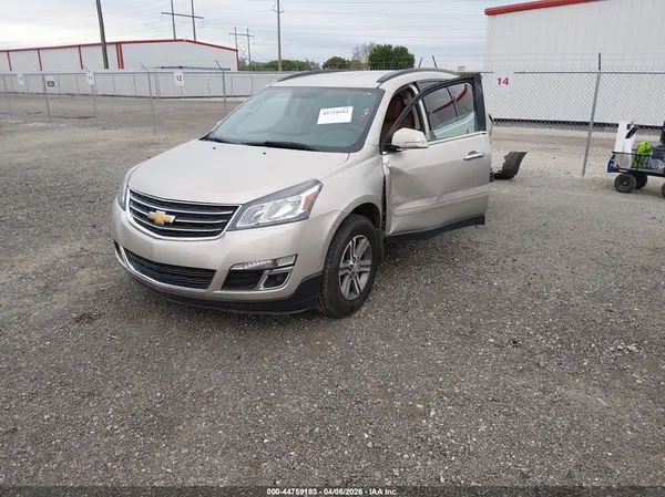 1GNKRHKD9HJ185501 2017 CHEVROLET TRAVERSE - Image 2