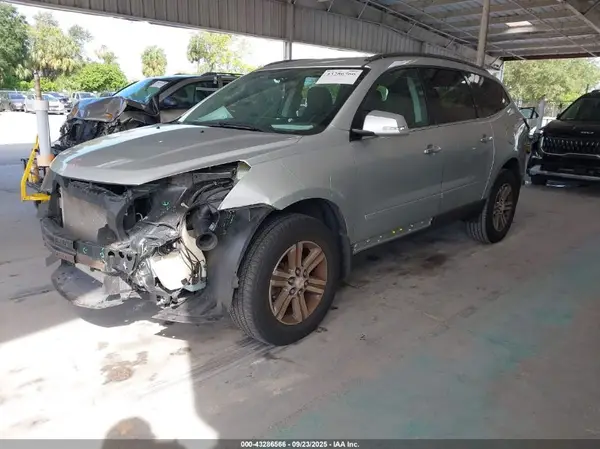 1GNKRHKD9HJ269320 2017 CHEVROLET TRAVERSE - Image 2
