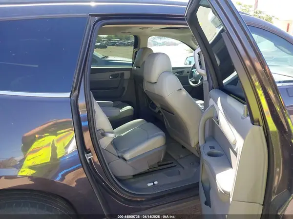 1GNKRHKD9HJ327975 2017 CHEVROLET TRAVERSE - Image 8