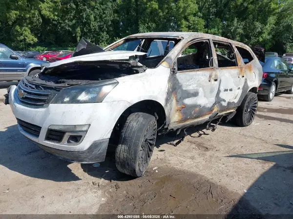 1GNKRHKDXHJ116364 2017 CHEVROLET TRAVERSE - Image 2
