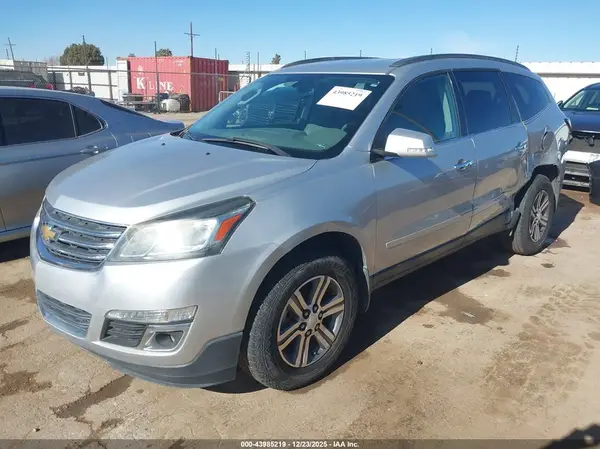 1GNKRHKDXHJ160123 2017 CHEVROLET TRAVERSE - Image 2