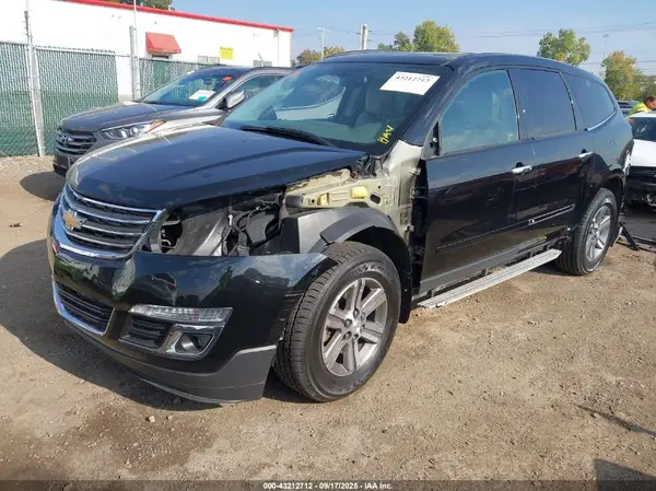 1GNKRHKDXHJ298390 2017 CHEVROLET TRAVERSE - Image 2