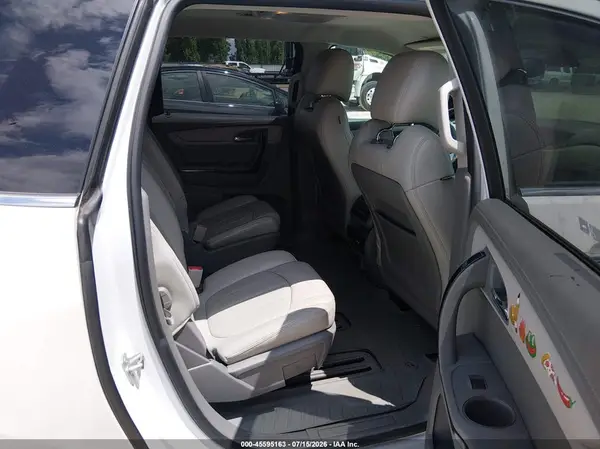 1GNKRJKD3HJ160925 2017 CHEVROLET TRAVERSE - Image 8