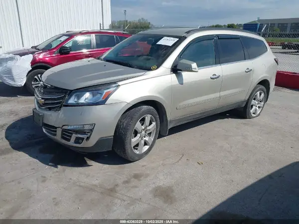 1GNKRJKD3HJ261978 2017 CHEVROLET TRAVERSE - Image 2