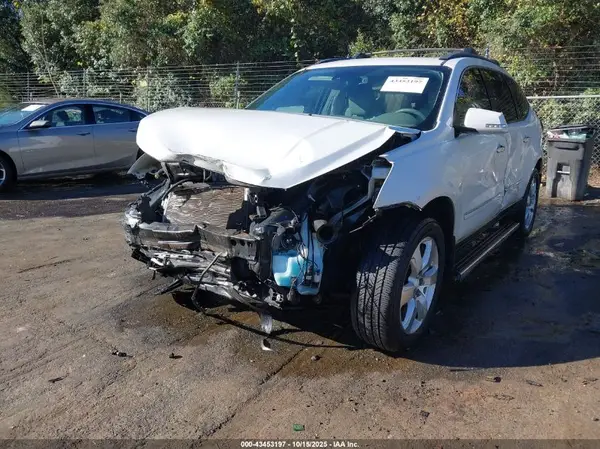 1GNKRJKD4HJ212613 2017 CHEVROLET TRAVERSE - Image 2