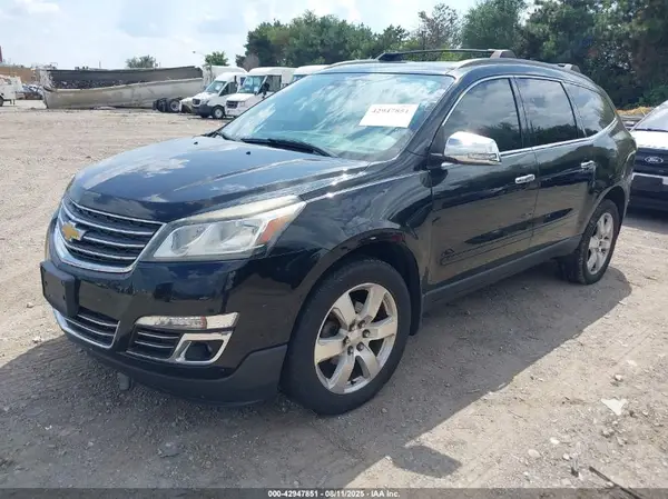 1GNKRJKD5HJ276076 2017 CHEVROLET TRAVERSE - Image 2
