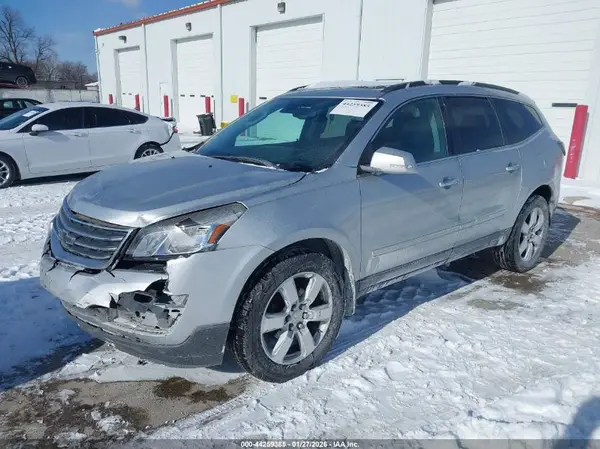 1GNKRJKD5HJ301963 2017 CHEVROLET TRAVERSE - Image 2