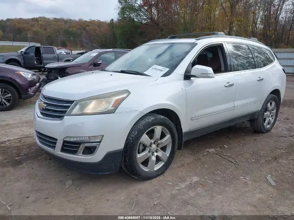 1GNKRJKD6HJ127837 2017 CHEVROLET TRAVERSE - Image 2