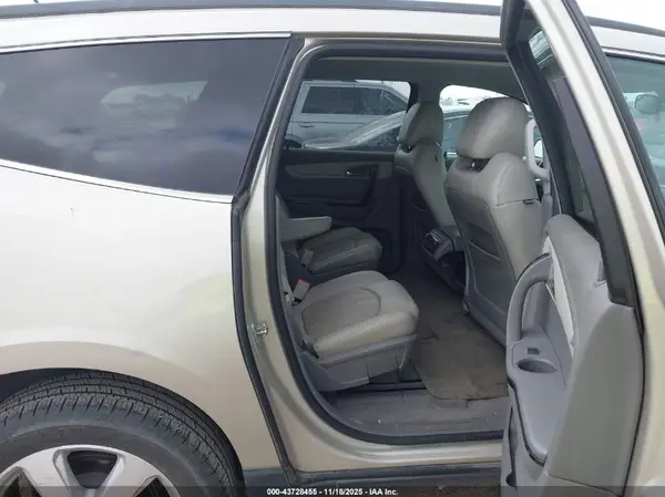 1GNKRJKD6HJ275633 2017 CHEVROLET TRAVERSE - Image 8