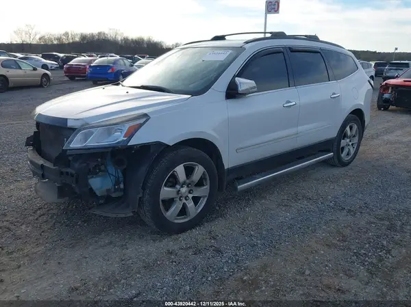 1GNKRJKD7HJ350176 2017 CHEVROLET TRAVERSE - Image 2
