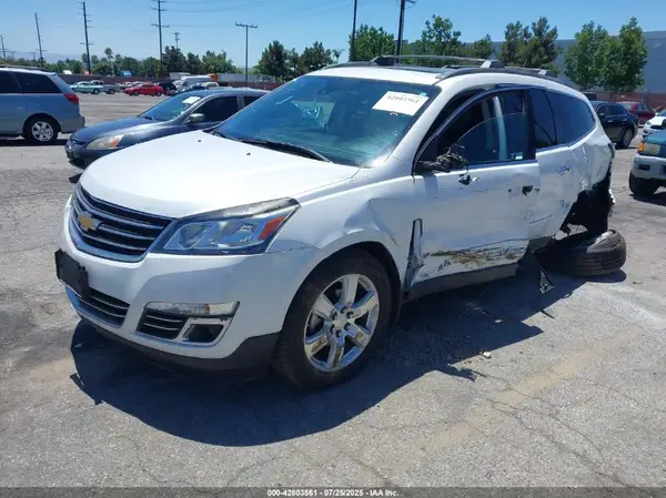 1GNKRJKD8HJ171077 2017 CHEVROLET TRAVERSE - Image 2