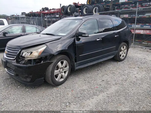 1GNKRJKD9HJ180869 2017 CHEVROLET TRAVERSE - Image 2