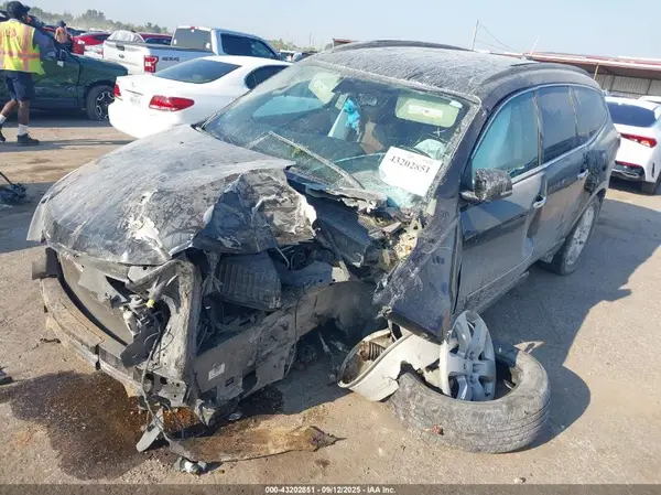 1GNKRJKD9HJ185988 2017 CHEVROLET TRAVERSE - Image 2