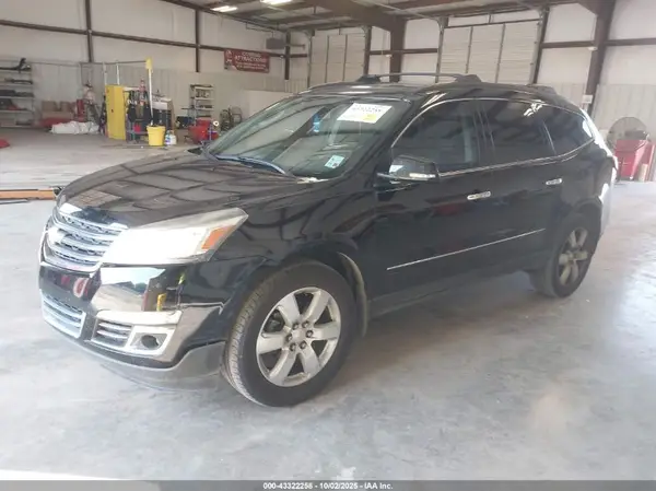 1GNKRJKD9HJ231996 2017 CHEVROLET TRAVERSE - Image 2