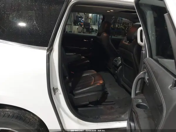 1GNKRJKD9HJ304848 2017 CHEVROLET TRAVERSE - Image 8
