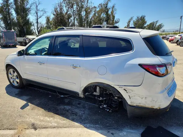 1GNKRJKDXHJ111219 2017 CHEVROLET TRAVERSE - Image 2
