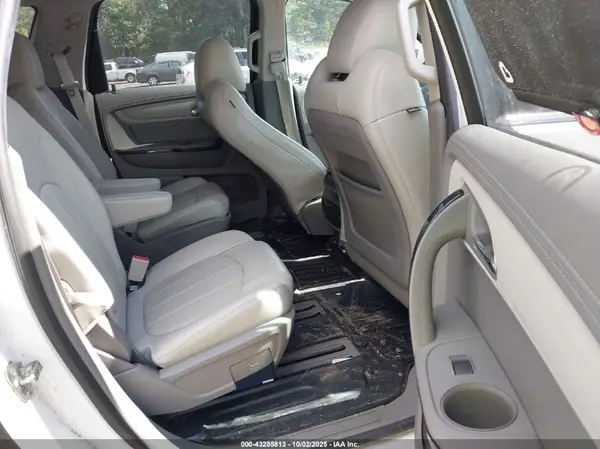 1GNKRJKDXHJ127775 2017 CHEVROLET TRAVERSE - Image 8