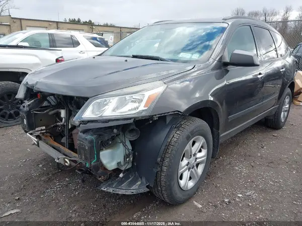 1GNKVFED0HJ315970 2017 CHEVROLET TRAVERSE - Image 2