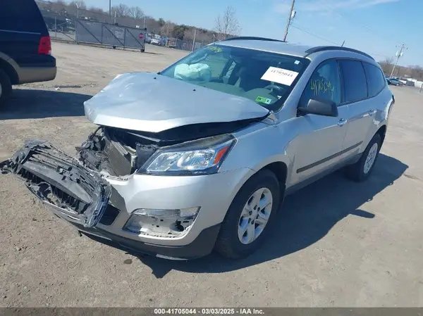 1GNKVFED0HJ352887 2017 CHEVROLET TRAVERSE - Image 2