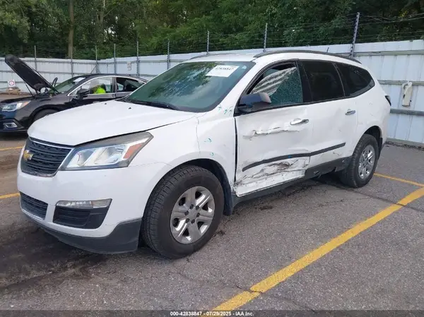 1GNKVFED2GJ232426 2016 CHEVROLET TRAVERSE - Image 2