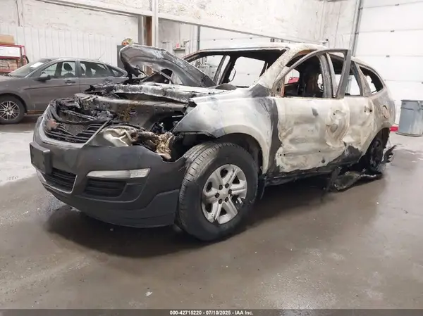 1GNKVFED3HJ158502 2017 CHEVROLET TRAVERSE - Image 2